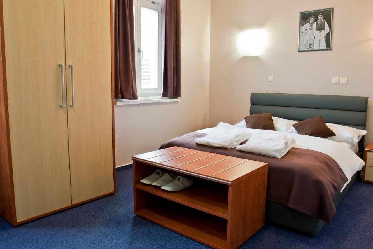 Hotel Pakrac Екстериор снимка