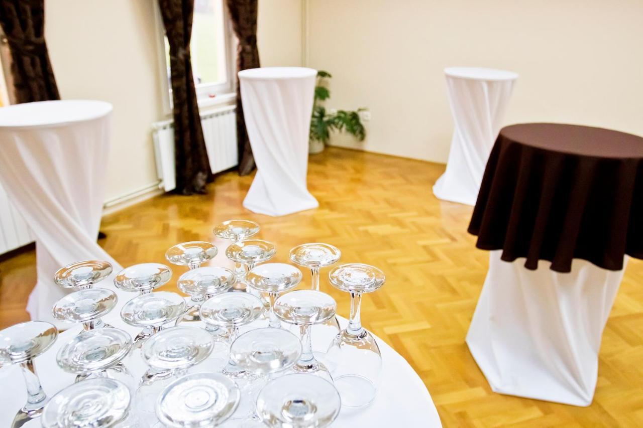 Hotel Pakrac Екстериор снимка